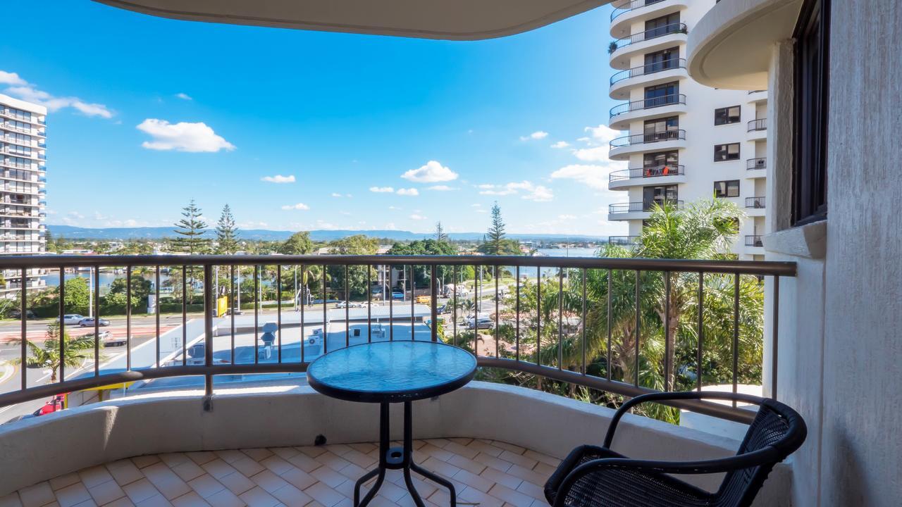 Aristocrat Apartments Gold Coast Buitenkant foto